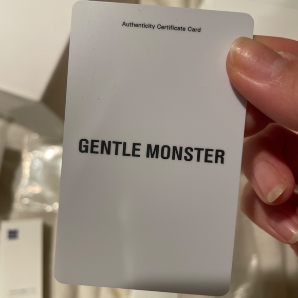 GENTLE MONSTER X JENNIE SUNGLASSES KUKU - Picture 4 of 10